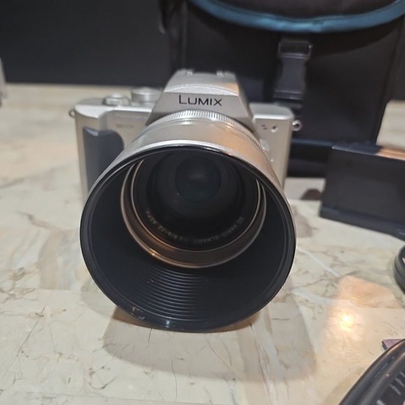 Panasonic LUMIX DMC-FZ10 digital camera W/ Bag, 2gb Memory Card TESTED W… - Picture 6 of 15